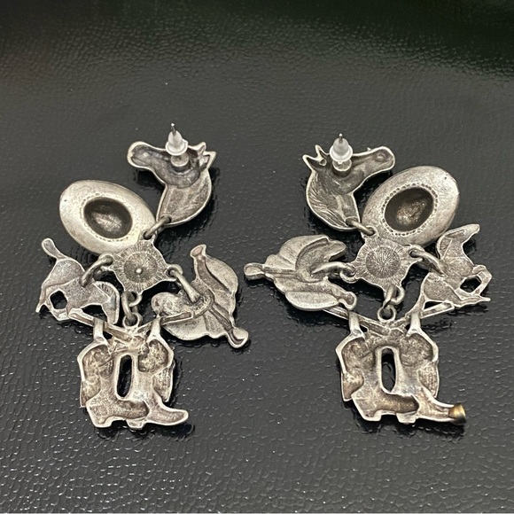 Unique Vintage Pewter Western Horse Saddle Cowboy Hat Boots Gun Charms Earrings - Picture 11 of 11